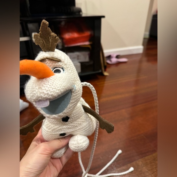 Hong Kong Disneyland Limited Edition Olaf Plushy Shoulder Bag - Picture 2 of 5